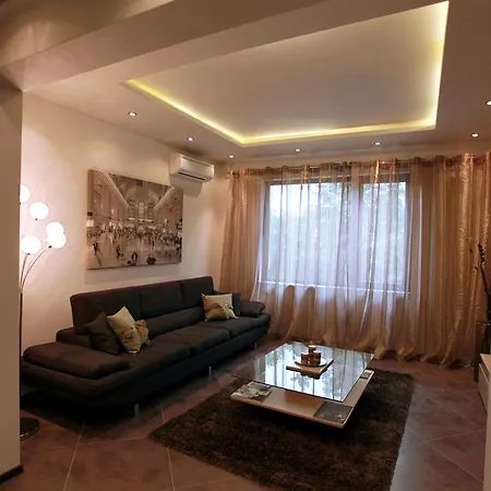 Brown Cottage Apartment Sofia Room photo